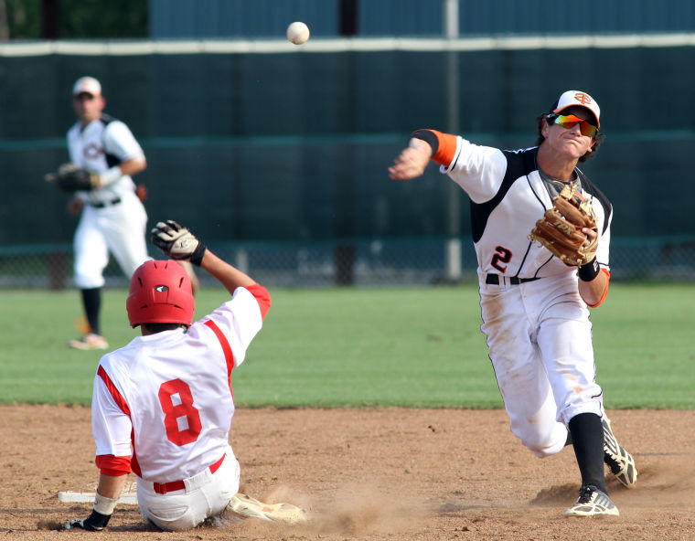 Salado sweeps double-header to advance in playoffs
